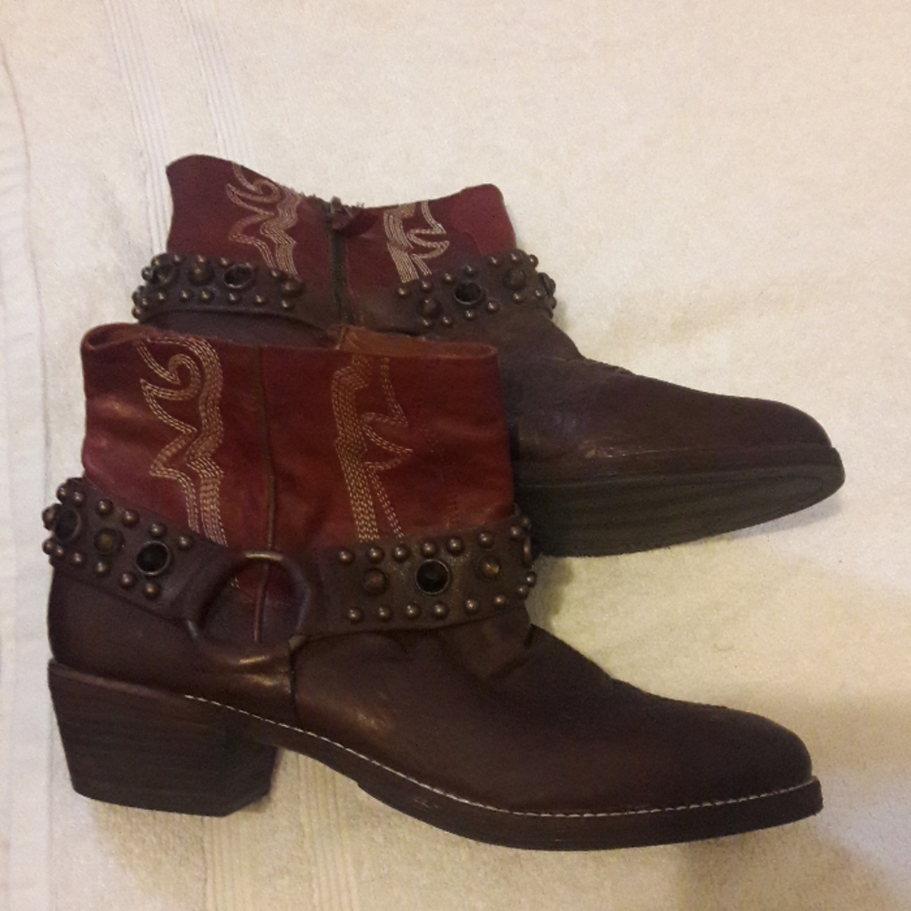 Sam Edelman cowboy boot